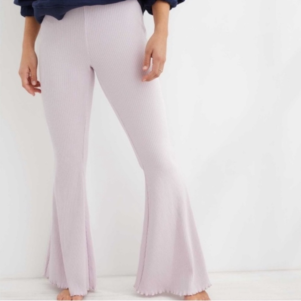 Aerie Kick It Super Flare Ribbed Yoga Pant Size Medium Light Pink NWT